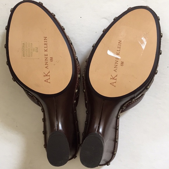 NWT Anne Klein Brown Leather Studded Wedge Sandals - Picture 6 of 8
